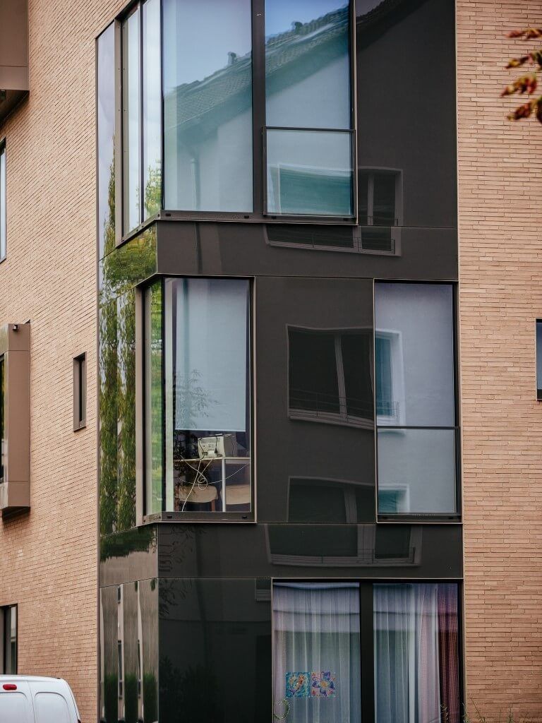 Warm translucent design-retractable DV.